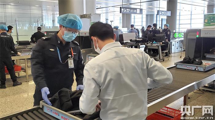 虹橋機場發(fā)布安檢“五一”出行提示 做好三道“加法題”讓航空出行安全順暢(圖1)