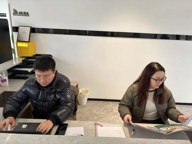 市房管局團工委、市保障中心組織開展“學雷鋒我當一日社區(qū)管家”志愿服務活動(圖8)