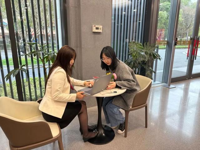 市房管局團工委、市保障中心組織開展“學雷鋒我當一日社區(qū)管家”志愿服務活動(圖10)